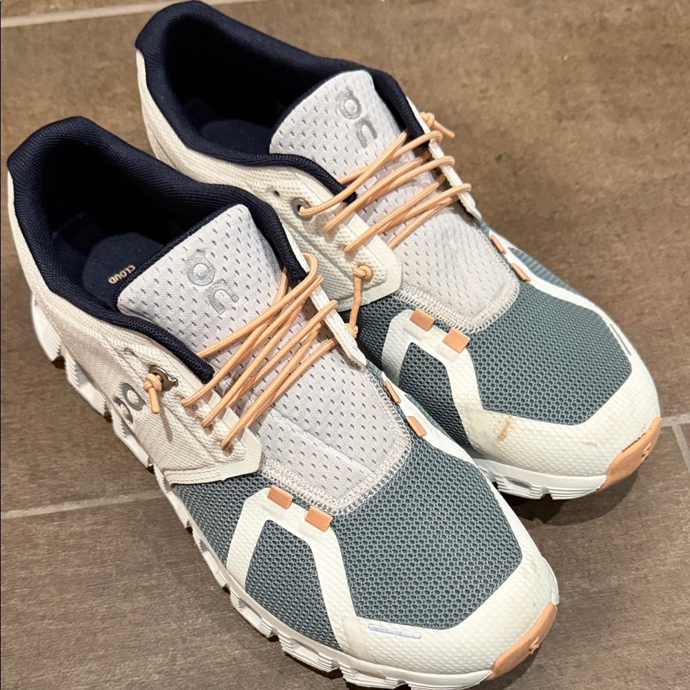 On Cloud sneakers…EUC, gently & rarely worn.